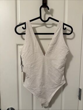 Babaton Cream V-Neck Sleeveless Bodysuit